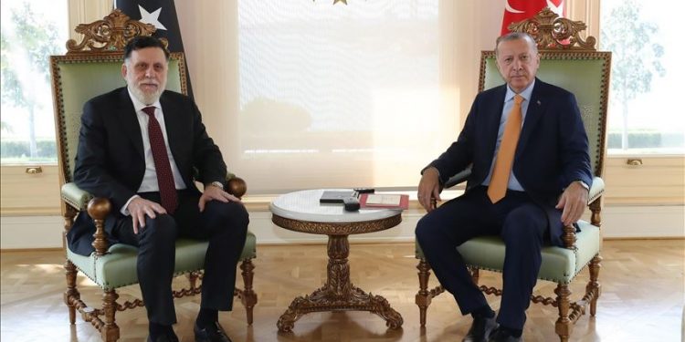 أردوغان يستقبل السراج في إسطنبول