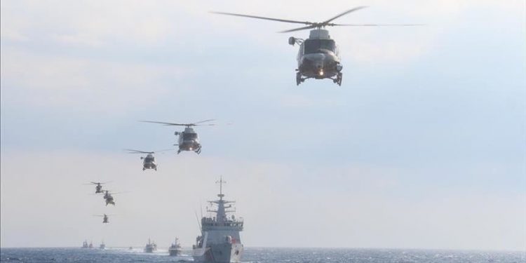 تركيا تجري مناورات عسكرية في شرق المتوسط بمفردها!