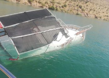 تركيا.. غرق قارب سياحي في شانلي أورفا