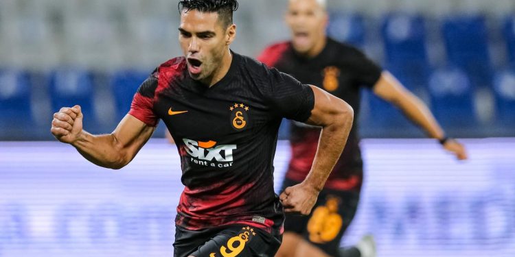 جلطة سراي يفوز على بطل الدوري باشاك شهير