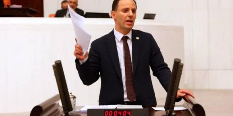 تركيا تمنح موظفيها في الخارج مرتبات خيالية