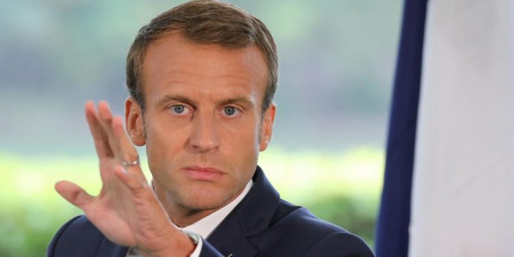 ماكرون: تركيا تعيش وهم الإمبراطورية