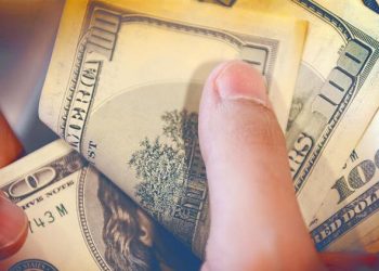 تركيا.. الدولار في مستوى قياسي أمام الليرة