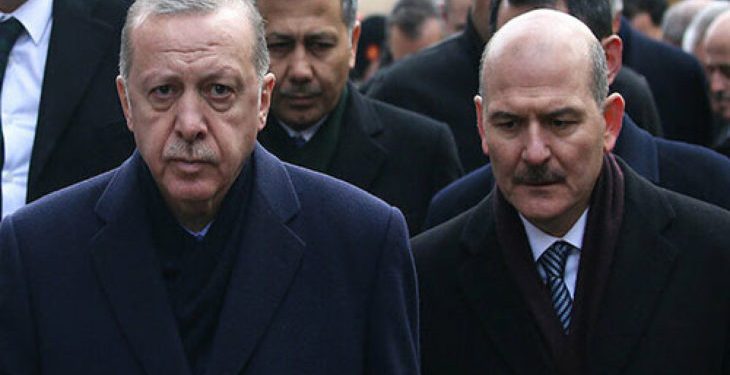 مستشار صويلو يعاتب أردوغان لتخلفه عن دعم وزير داخليته