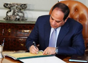 الرئيس المصري يصدق على قانون للتنقيب على البترول