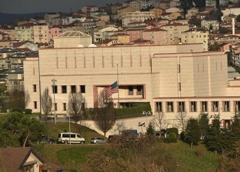 سفارة أميركا في تركيا تحذر من هجمات إرهابية وتعلق التأشيرات