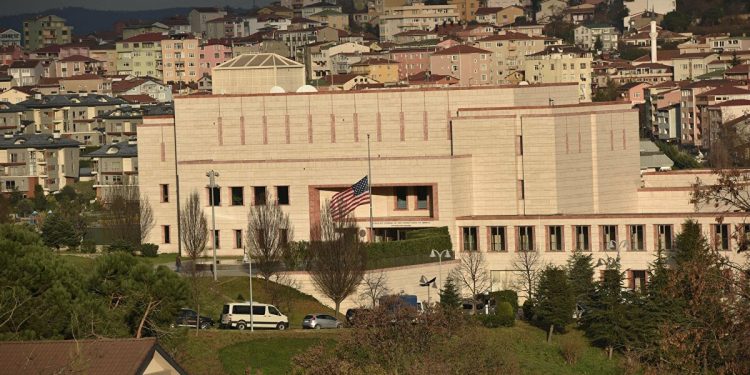 سفارة أميركا في تركيا تحذر من هجمات إرهابية وتعلق التأشيرات