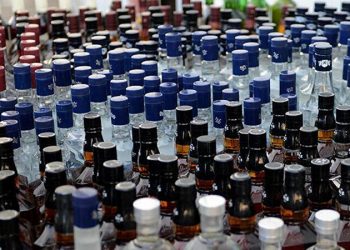 تركيا .. ضبط 3 آلاف لترًا من المشروبات الكحولية المغشوشة