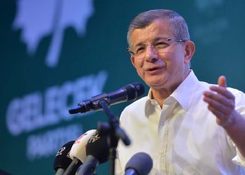 داود أوغلو لأردوغان: بكم بعت قضية تركستان الشرقية؟