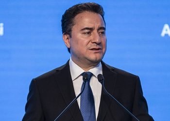 باباجان يلمح لوجود ضغوط على محكمة إسطنبول بعد رفضها قرار “الدستورية”