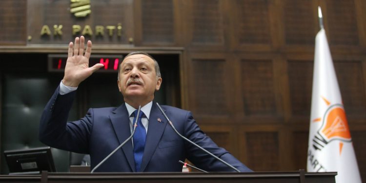أردوغان لنواب حزبه: توقفوا عن تعيين أقاربكم!