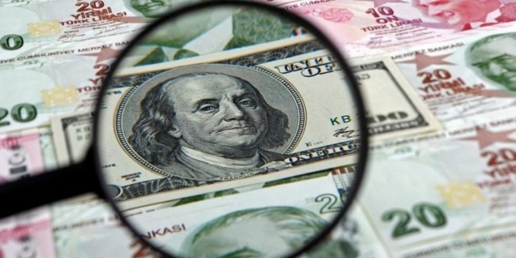 الدولار يحطم الرقم القياسي متجاوزًا 8 ليرات