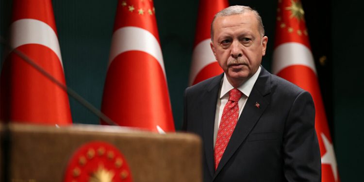 كاتب تركي: لا توجد دولة تشهد استقطابًا وأجواء مشحونة أكثر منا