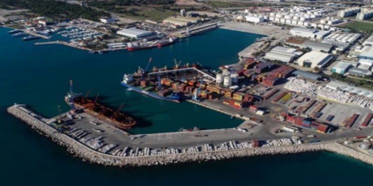 كاتب تركي: انهيار الموازنة دفع الحكومة لتأجير ميناء أنطاليا لشركة قطرية