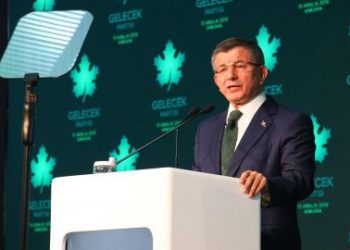 داود أوغلو يعلق على التحالف مع حزب أردوغان