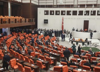 برلمان تركيا يمدد لأردوغان صلاحية إرسال قوات عسكرية خارج الحدود