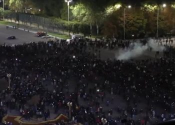 احتجاجات تشل العاصمة في قرغيزستان والرئيس يخشى الانقلاب عليه