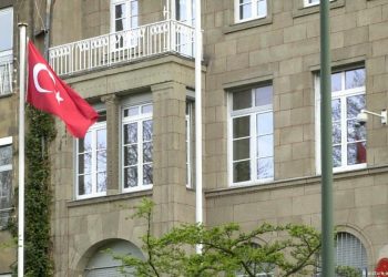 القنصلية التركية في كولن الألمانية تجمد نشاطها
