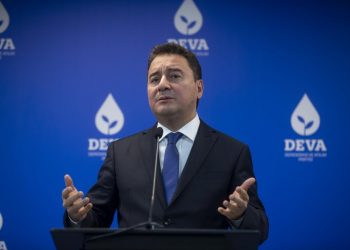 باباجان: حملة أردوغان ضد فرنسا “طفولية”