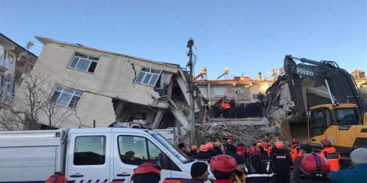 زلزال إلازيغ أصاب 200 ألف منزل والحكومة ستبني 2000 منهم طوال عام!