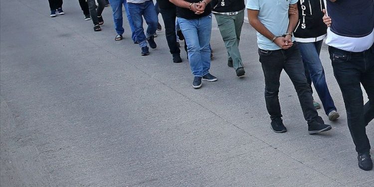 تركيا.. اعتقال 51 شخصًا بتهم فساد مالي وإداري