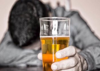 ارتفاع وفيات الخمور المغشوشة في إزمير إلى 26