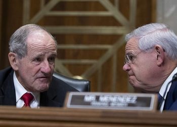 أعضاء بالشيوخ الأمريكي يدعون ترامب لفرض “عقوبات فورية” على تركيا