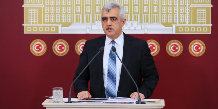 برلماني: وزير العدل مسؤول عن وفيات المعتقلين بالسجون