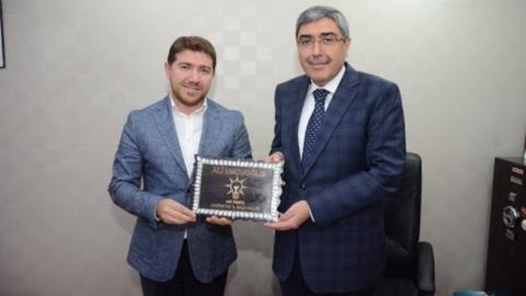 قيادي في حزب أردوغان يحصل على عطاءات بملايين الدولارات