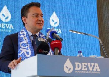 باباجان يهاجم إجراءات “الطوارئ” ويؤكد أن هدفها تصفية معارضي أردوغان