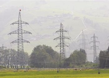 تركيا.. انقطاع الغاز والكهرباء عن 4700 مشترك بسبب زلزال إزمير