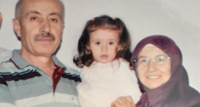 تركيا.. شابة غادرت المعتقل حديثا تناشد بالإفراج عن والدها المسن