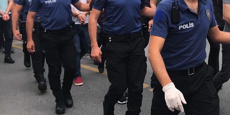 تركيا.. قرارات اعتقال ضد 23 شخصًا في إزمير