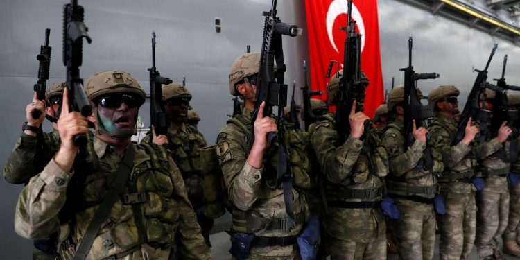 الجيش التركي يستغل “فاروشا” لإشعال قبرص.. واليونان تحذر