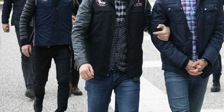 تركيا.. اعتقال نائب رئيس بلدية في إسطنبول و19 آخرين بتهمة الإرهاب