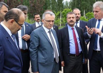 تبعية رئيس البنك المركزي التركي لأردوغان تظهر على تويتر!