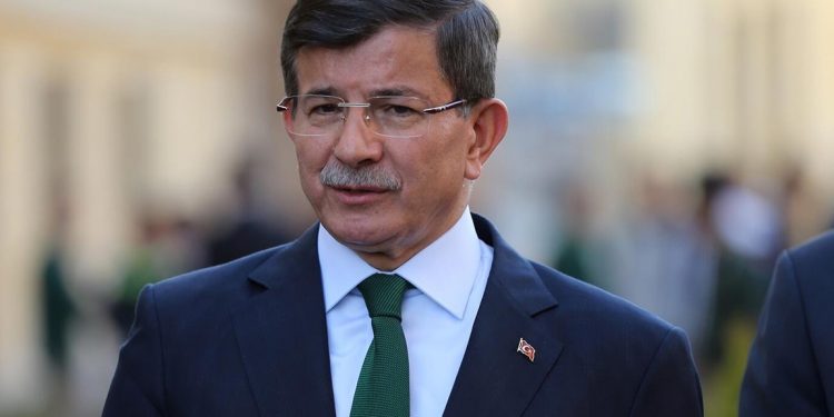 داود أوغلو يطالب أردوغان برد على تهديد المافيا لكليجدار أوغلو