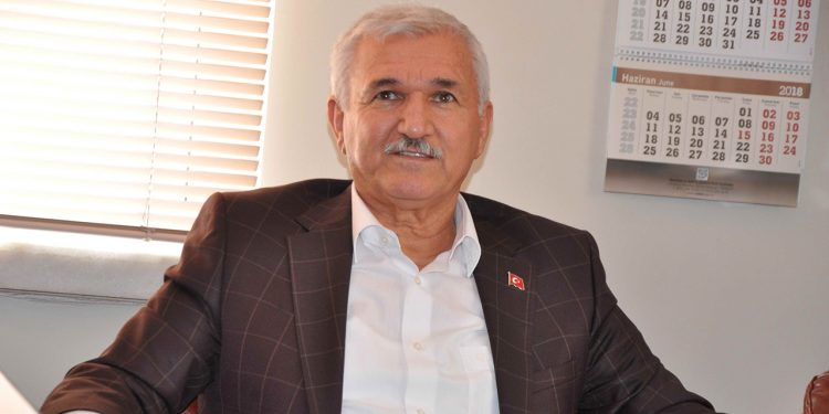 رفيق أردوغان السابق: “العبودية” مسيطرة على أعضاء الحزب الحاكم