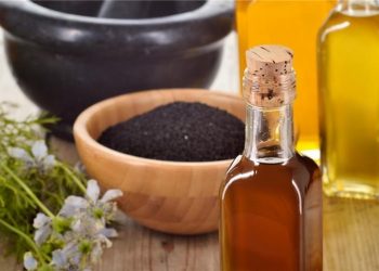 فوائد مزج زيت حبة البركة والعسل