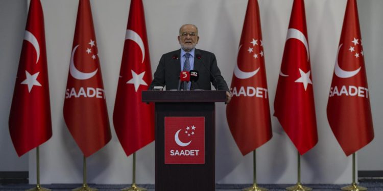 زعيم حزب السعادة يطالب أردوغان بإجراء إصلاحات في قصره أولا!