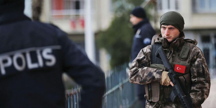 تركيا.. قرار اعتقال بحق 54 في الجيش أغلبهم طلاب عسكريون