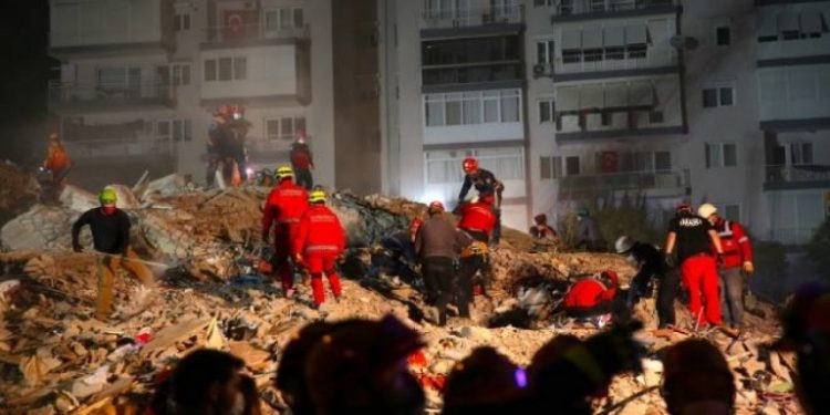 ارتفاع ضحايا زلزال إزمير وأعمال البحث مستمرة