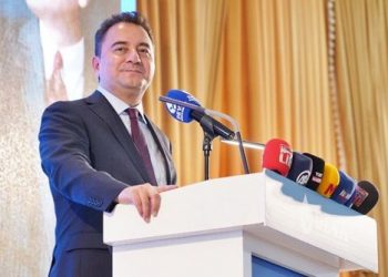 باباجان: استقالة ألبيرق إعلان إفلاس