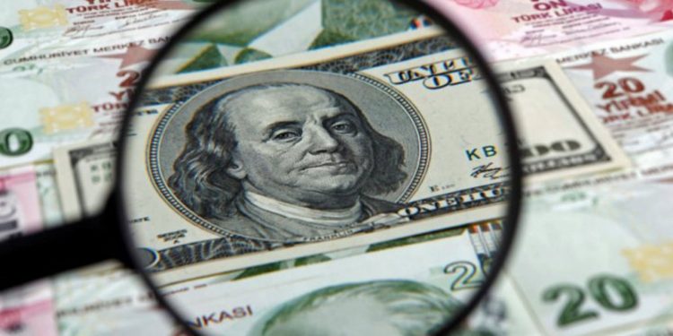 تركيا… الدولار يتجاوز ثماني ليرات مجددًا