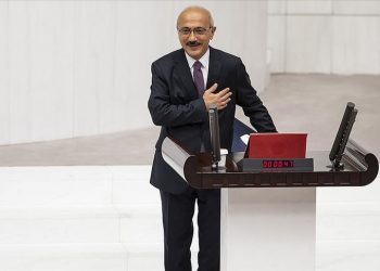 وزير المالية الجديد في تركيا يؤدي اليمين أمام البرلمان