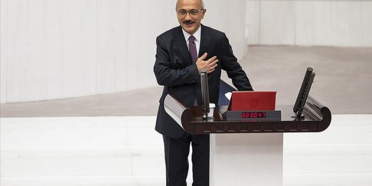 وزير المالية الجديد في تركيا يؤدي اليمين أمام البرلمان