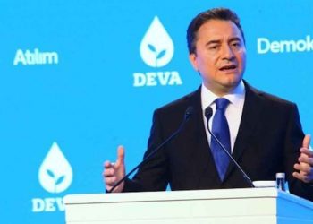 باباجان: أردوغان لا يمكنه الهرب من المسؤولية بإقالة محافظ البنك المركزي