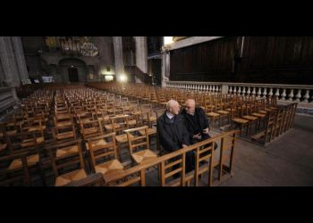 في بادرة تضامن مع الكاثوليك.. مسلمو فرنسا يحمون الكنائس