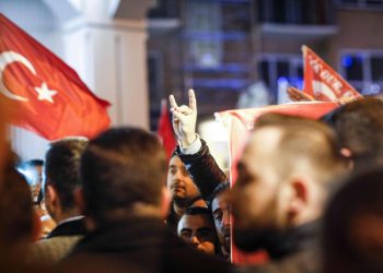 فرنسا تحظر رسميًا أنشطة “الذئاب الرمادية”