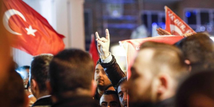 فرنسا تحظر رسميًا أنشطة “الذئاب الرمادية”